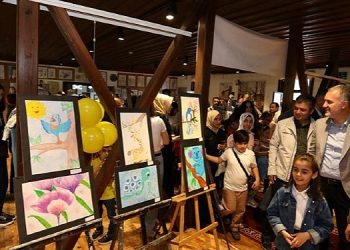 Küçük Ressamların Yapıtları Görücüye Çıktı