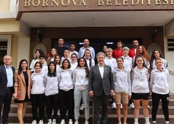 Lider İduğ, şampiyonları ağırladı