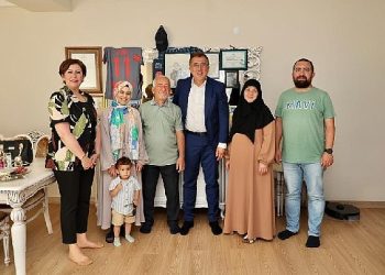 Lider Savran, mahallelerde konut ziyaretlerinde bulundu