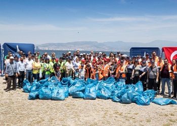 Lider Soyer daha pak bir İzmir için çocuklar ve gönüllülerle atık topladı “Doğamıza sahip çıkmak, farkındalık yaratmak için bu çalışmayı yapıyoruz”