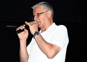 Lider Topaloğlu belediye çalışanı ile bayramlaştı