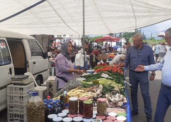 Lider Topaloğlu pazar esnafını ziyaret etti