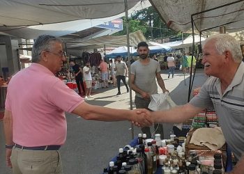 Lider Topaloğlu’ndan pazar esnafına ziyaret