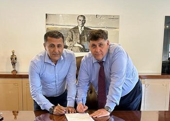 Menderes Belediye Lider V. Özkan Kelamını Tuttu Çalışanların Yüzü Güldü