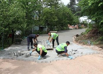 Mezit Mahallesi’nin Yolları Parke Taşla Kaplanıyor