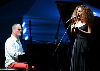 Ormanda caz müzikle keyifli gece