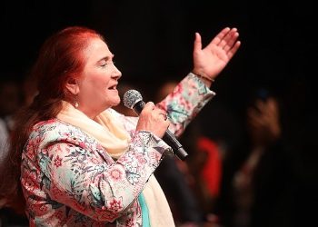 Sabahat Akkiraz’dan türkü ziyafeti