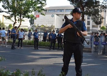 Sanatkarlardan kayyım atamalarına reaksiyon