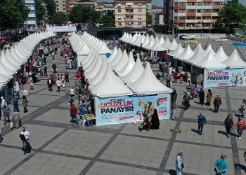 Sarsıntı bölgesinden gelen esnaf Ucuzluk Panayırında