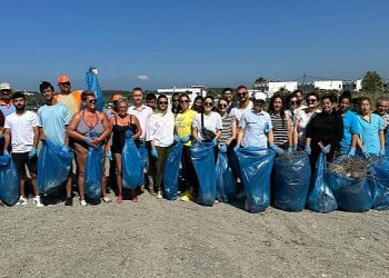 Seferihisar’da Etraf Günü’nde plaj paklığı