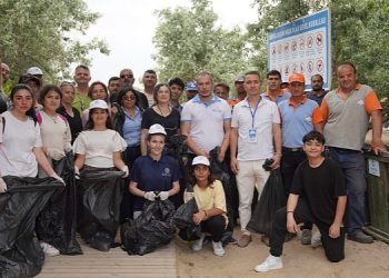 Seferihisarlı etraf gönüllüleri tabiat için seferber oldu