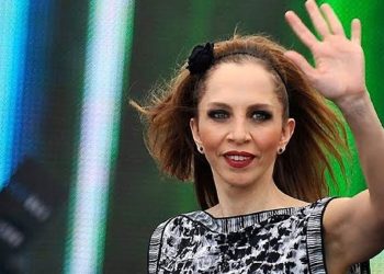 Sertab Erener: Bir bayanın göğsü görünüyor diye sineması kesmek felaket