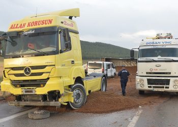 TAG Otoyolu’nda vahim kaza: 3 tır, 2 minibüs ve 1 motosiklet birbirine girdi