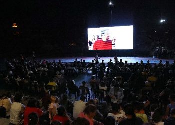 Açık havada sinema keyfi başladı