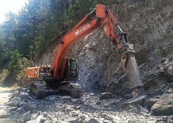 Alanya Beldibi yolunda asfalt hazırlığı sürüyor