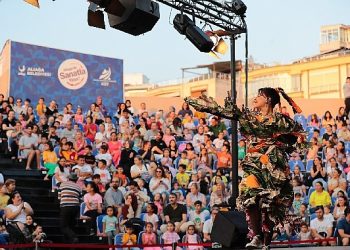 Aliağa’da Tiyatro Şöleni ‘Şeker Portakalı’ ile Başladı