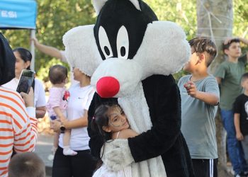 Alikahya’da gündüz farklı gece başka cümbüş