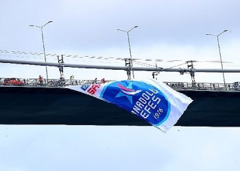 Anadolu Efes’in Şampiyonluk bayrakları bir defa daha İstanbul Boğazı’nda