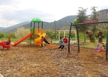 Antalya Büyükşehir ilçelerde çocuklar için oyun parkı yaptı