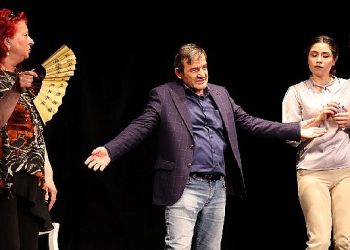 Aşk Her Vakit Güzeldir” sahne aldı