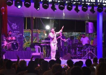 Aydın Büyükşehir Belediyesi’nden, Akbük’te Yaza Merhaba Konseri