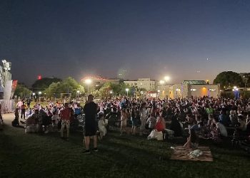 Aydın Büyükşehir Belediyesi’nin düzenlediği açık hava sinemalarına vatandaşlardan ağır ilgi