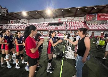 Bayraklı’da voleybol şenliği