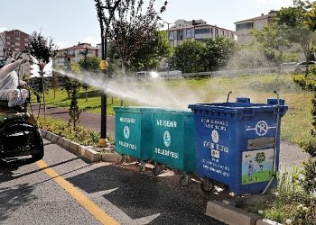Belediye takımları sivrisinek ve haşereye karşı ilaçlama yapıyor 