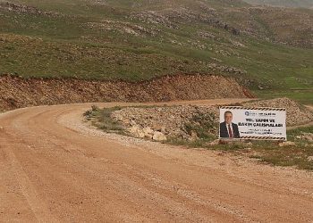 Büyükşehir’den Elmalı’da yol çalışması