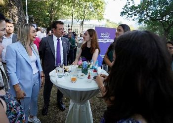 ‘Büyüt Hayallerini’ ikinci periyot mezunlarını verdi