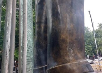 Çınarlık Meydanındaki Atatürk heykeli bakıma alınacak