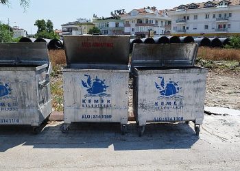 Çöp konteynerleri dezenfekte ediliyor