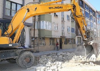 Edremit’te Yol Çalışmaları Sürat Kesmeden Devam Ediyor