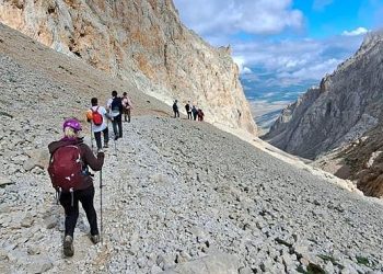 Eğitimi Tamamlayan Dağcılar Doruğa Yürüdü