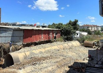 Gebze Balçık Mahallesi’nde dev borular ile yağmur suyu çizgisi çalışması