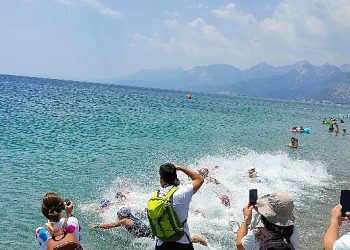 Genç atletler hem yarıştı hem eğlendi