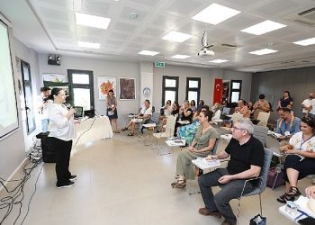 Genç Gazeteciler Efes Tarlası Ömür Köyü’nde ustalarla buluştu