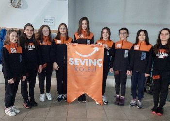 Genç Yüzücüler, Türkiye Şampiyonası’nda Rakiplerini Geride Bıraktı!