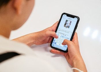 Görme Engellilerin Hayatında Yapay Zeka İle Fark Yaratan Genç: Zülal Tannur