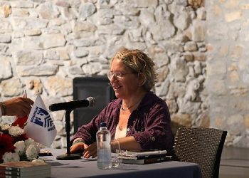 Hacer Foggo “Askıda Hayatlar” kitap imza günü