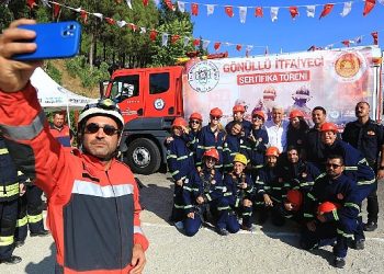 İstekli İtfaiyeciler Sertifikalarını aldı