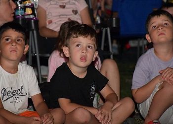 İznik’te Açık Hava Sinemasına Miniklerden Ağır İlgi