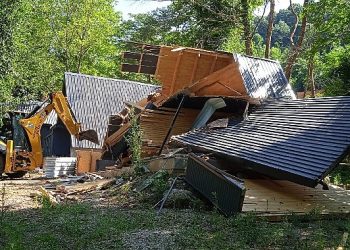Kartepe’de Kaçak bungalov yapılar yıkıldı 