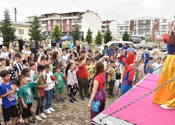 Kartepeli cocuklar gönlüllerince eğlendiler