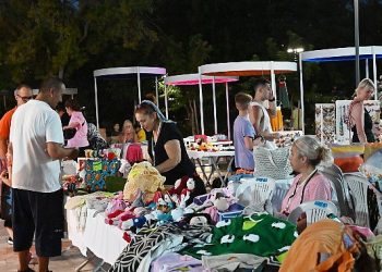 Kemer’de üreten mesken hanımları kermesi