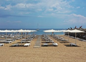 Kemer’in buluşma noktası “Deniz Kafe”