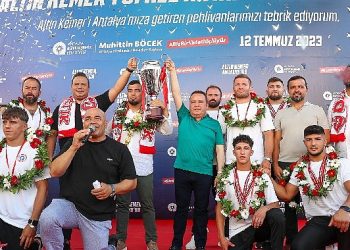 Kırkpınar Başpehlivanı Yusuf Can Zeybek’e coşkulu karşılama