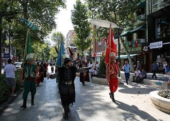 Kocaeli Büyükşehir mehteri İzmitlileri selamladı