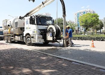 Konya Büyükşehir taşkın riskine karşı kanalizasyon sınırlarını temizliyor