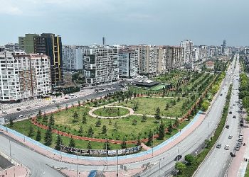 Lider Altay: “Şehrin Merkezinde Kıymetli Bir Yeşil Doku Oluşturan Şefik Can Parkı’nda Üçüncü Etap Çalışmalarımız Sürüyor”